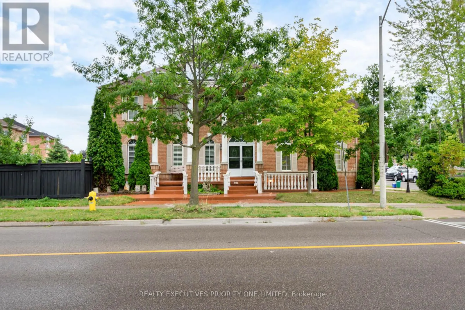2 FOXHUNT DRIVE