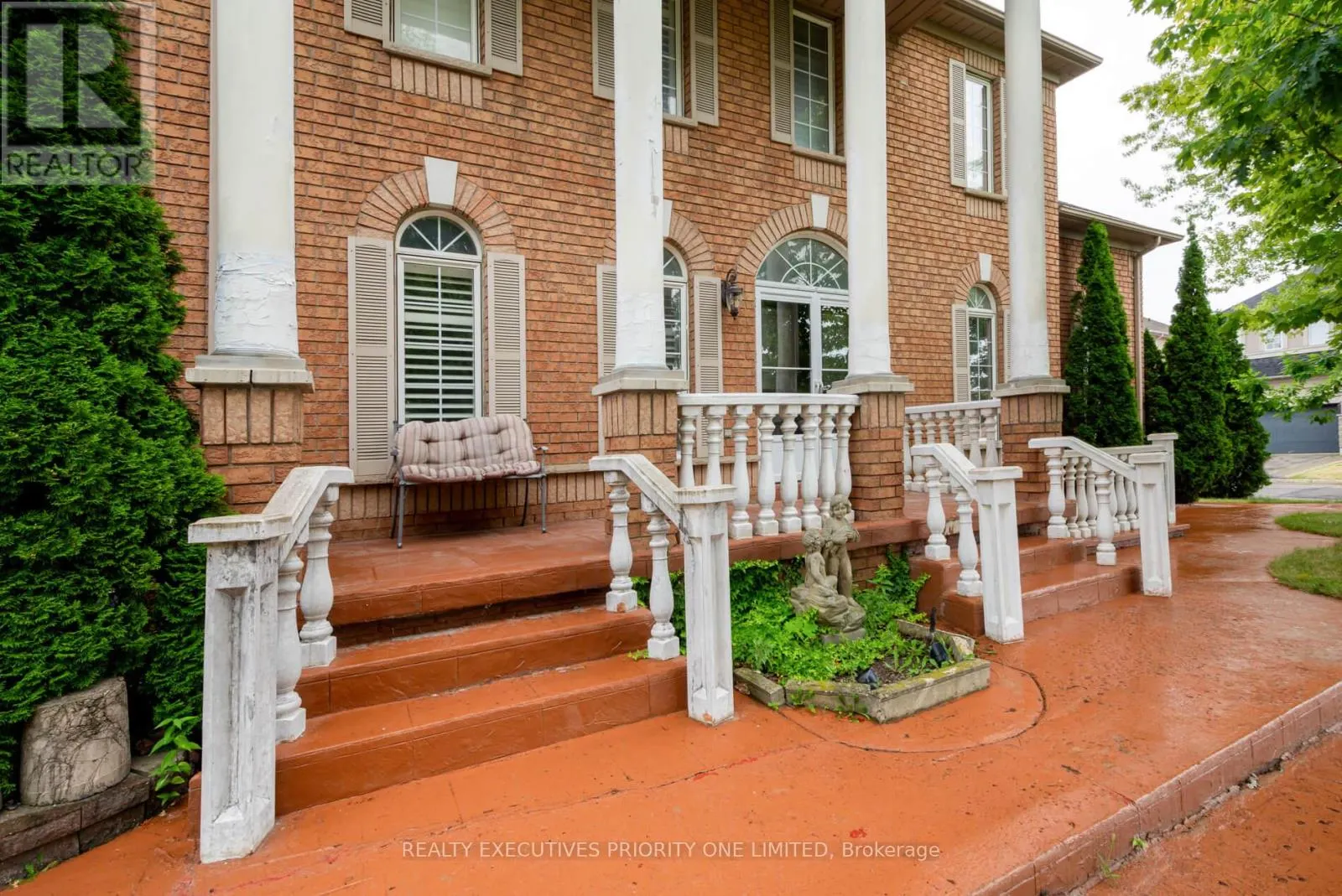 2 FOXHUNT DRIVE