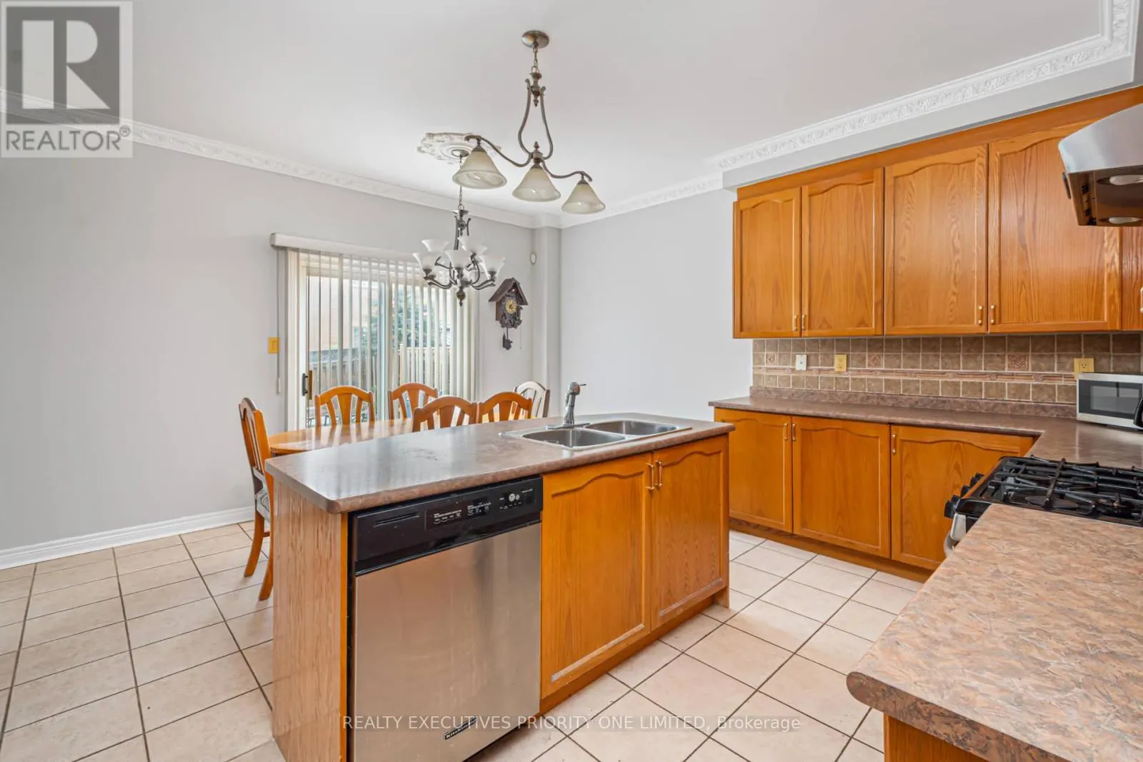 2 FOXHUNT DRIVE
