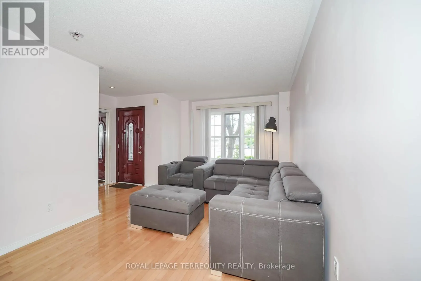 9027 YONGE STREET