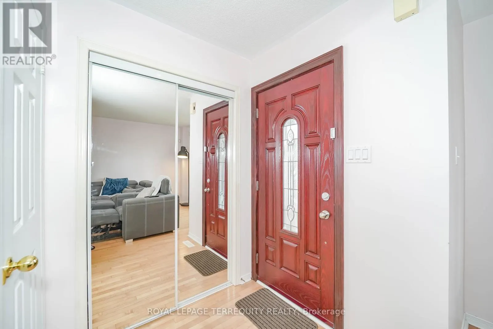 9027 YONGE STREET