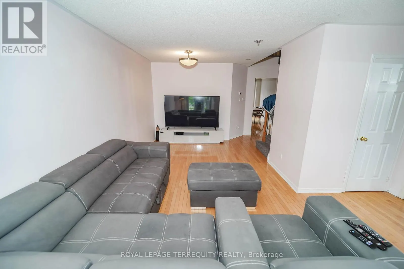 9027 YONGE STREET