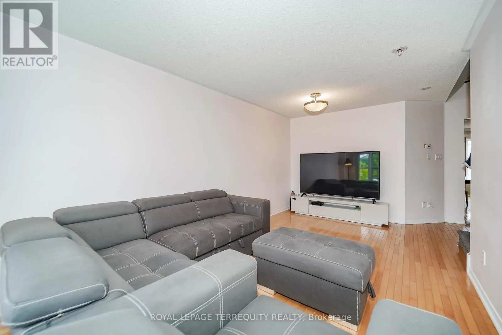 9027 YONGE STREET