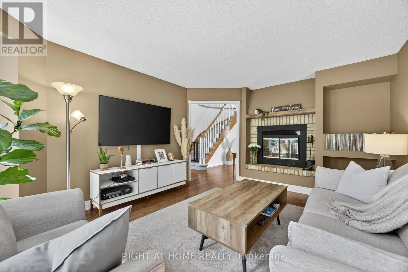 1012 LINDEN STREET