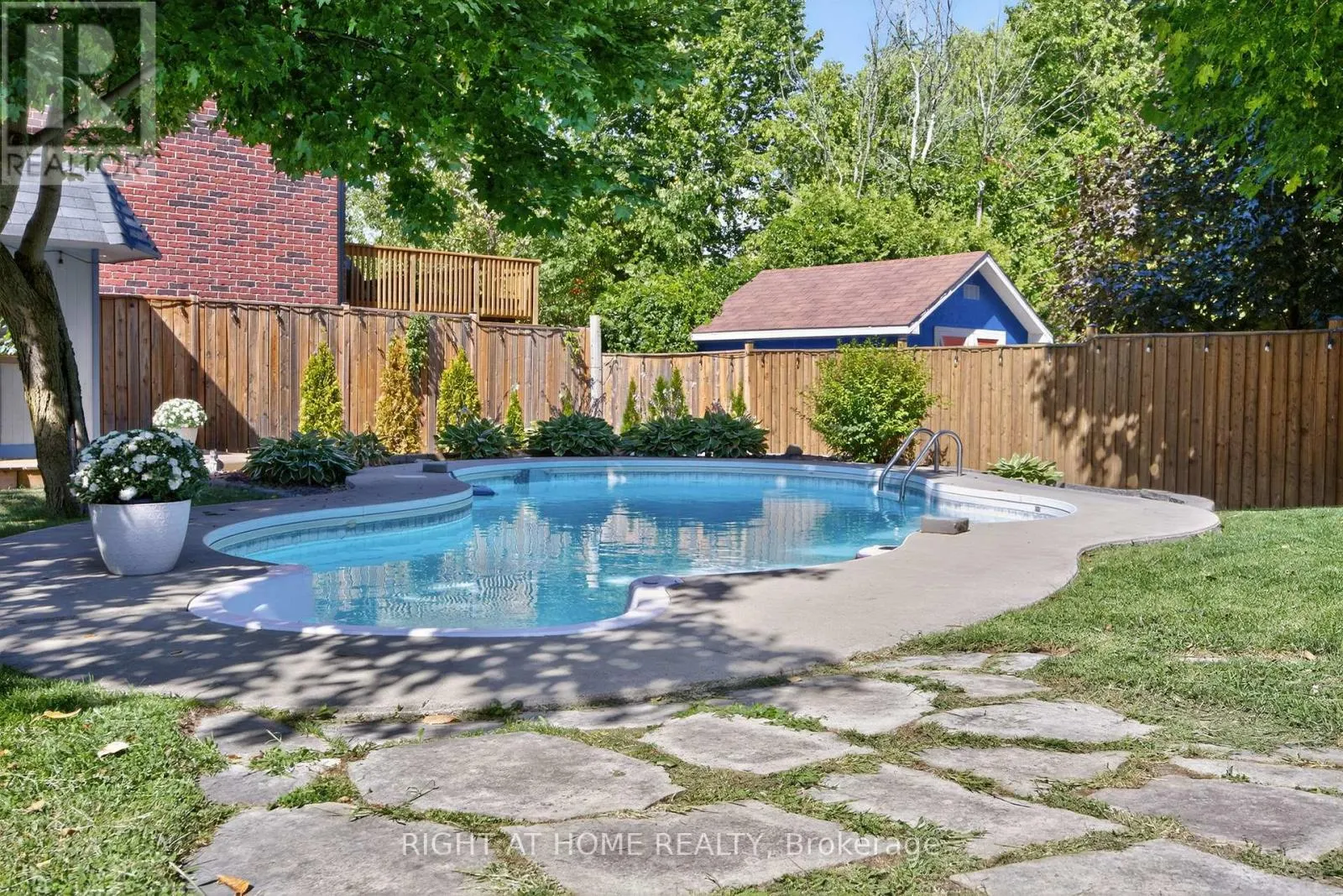 1012 LINDEN STREET