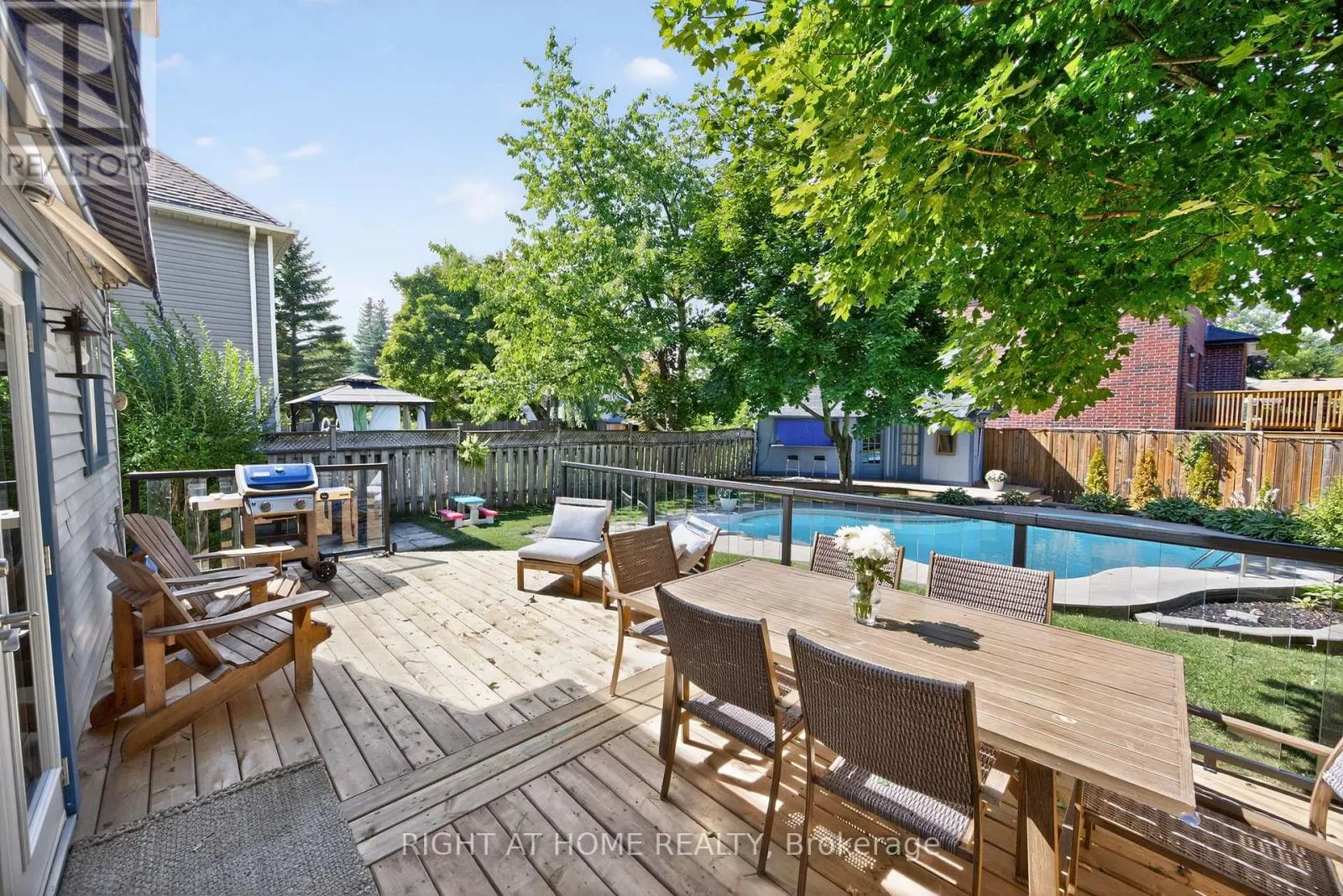 1012 LINDEN STREET
