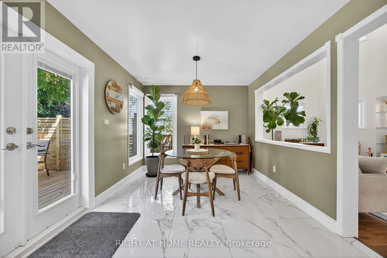 1012 LINDEN STREET