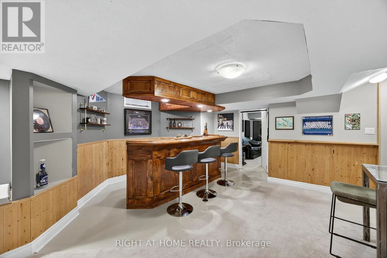 1012 LINDEN STREET