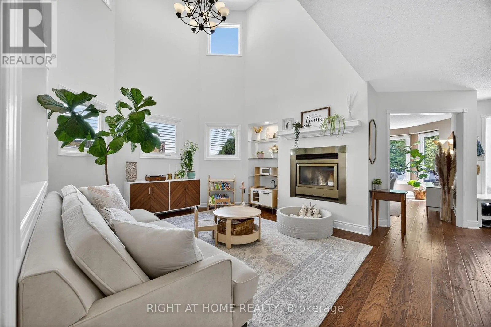1012 LINDEN STREET
