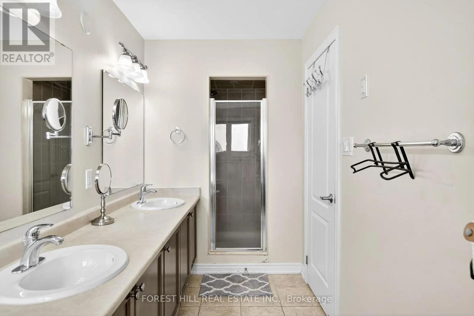 9 ROBERT GREEN CRESCENT