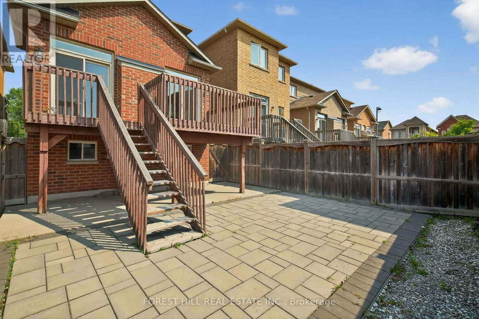 9 ROBERT GREEN CRESCENT