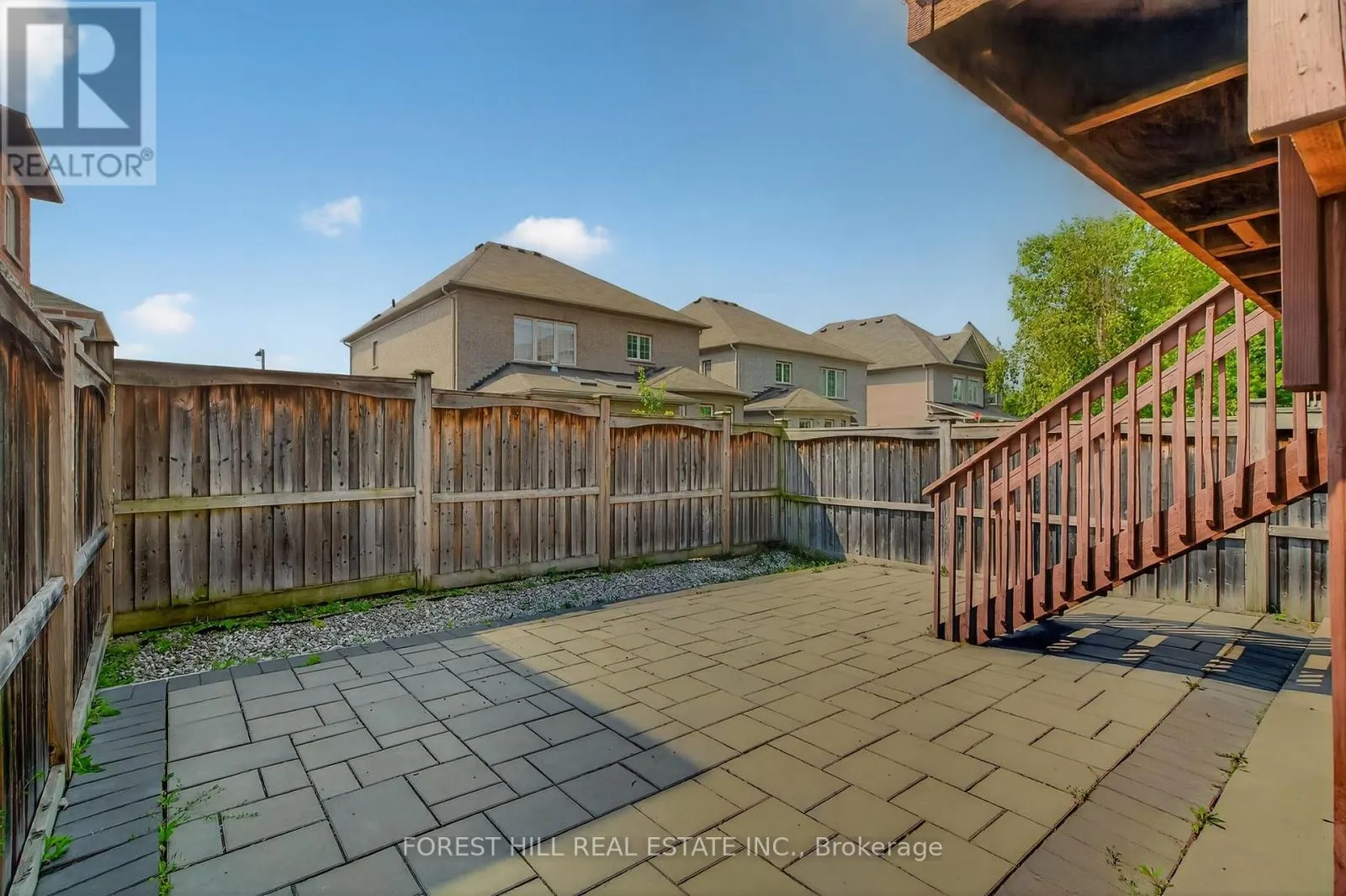 9 ROBERT GREEN CRESCENT