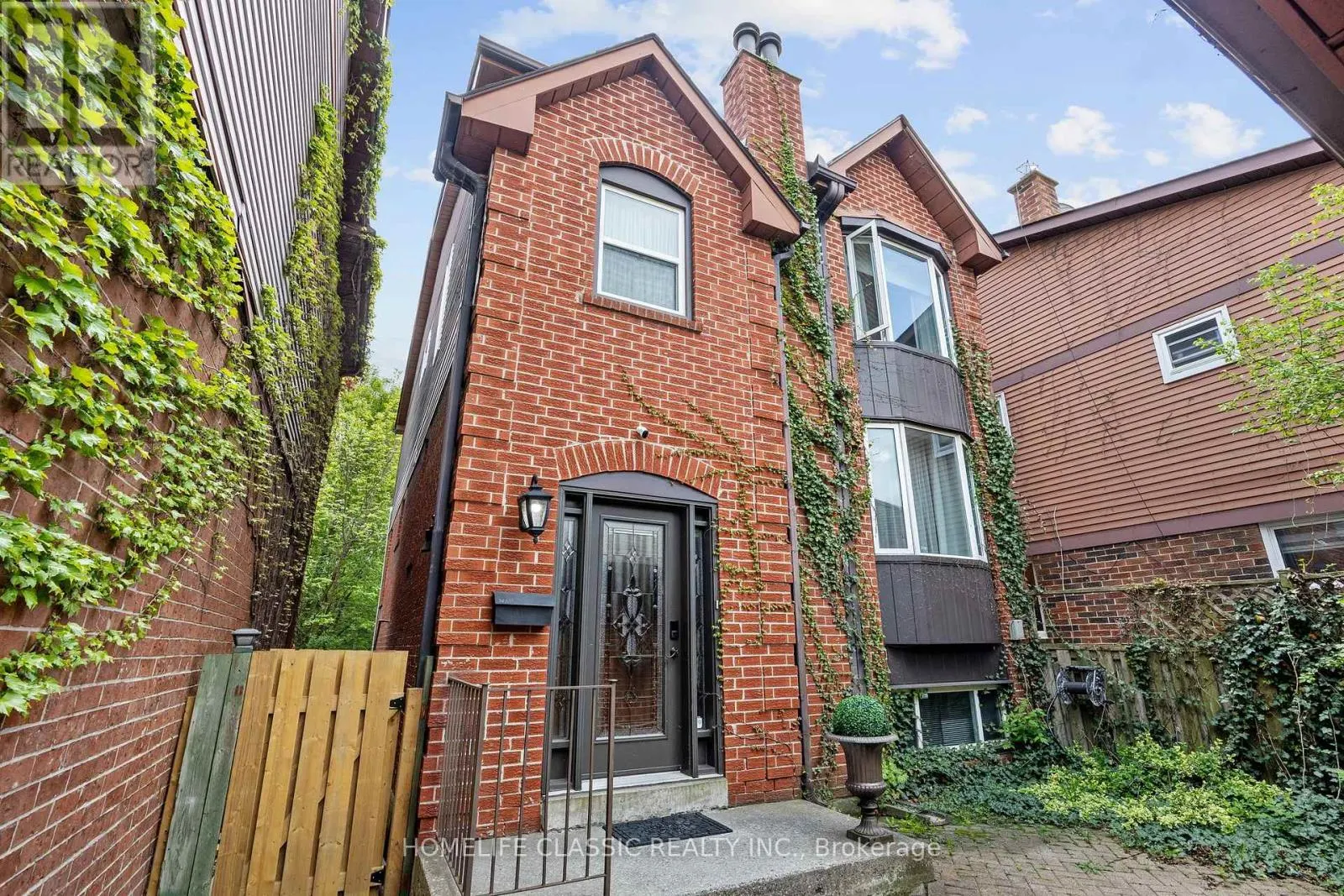 93 NORTH MEADOW CRESCENT