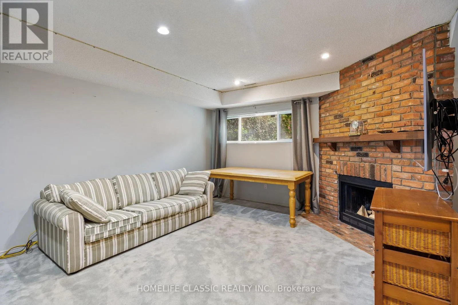 93 NORTH MEADOW CRESCENT