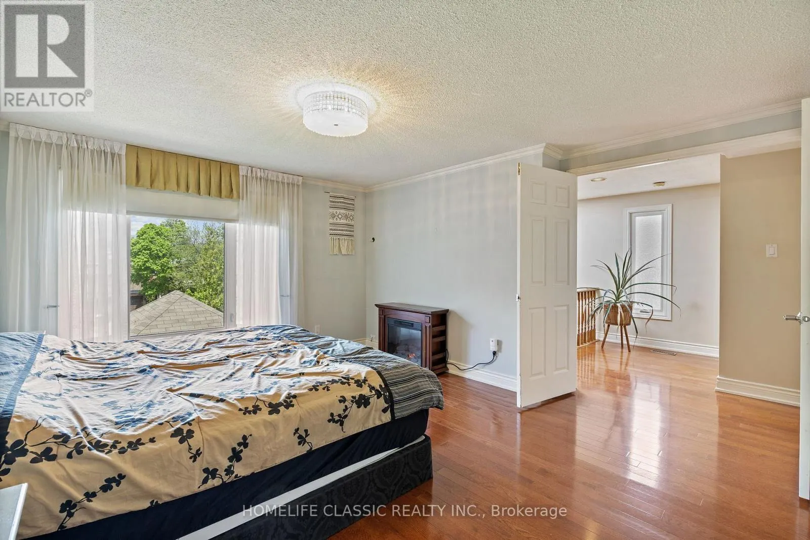 93 NORTH MEADOW CRESCENT
