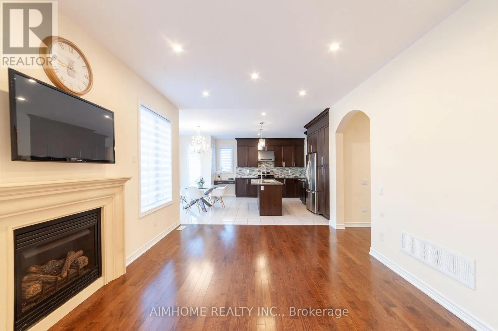 28 COUNTRYWIDE COURT