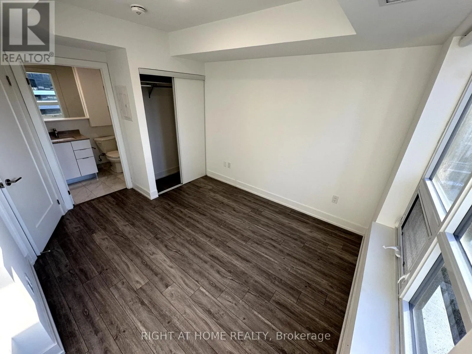 1005 - 8 CEDARLAND DRIVE