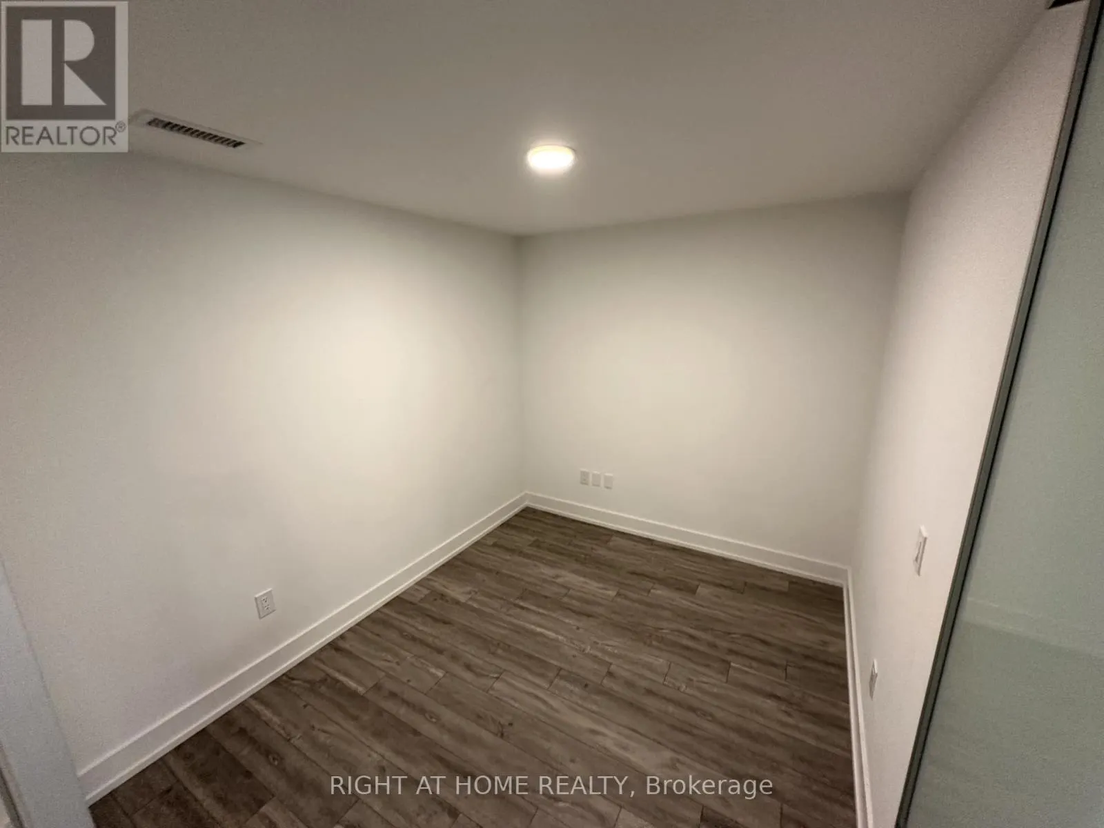 1005 - 8 CEDARLAND DRIVE