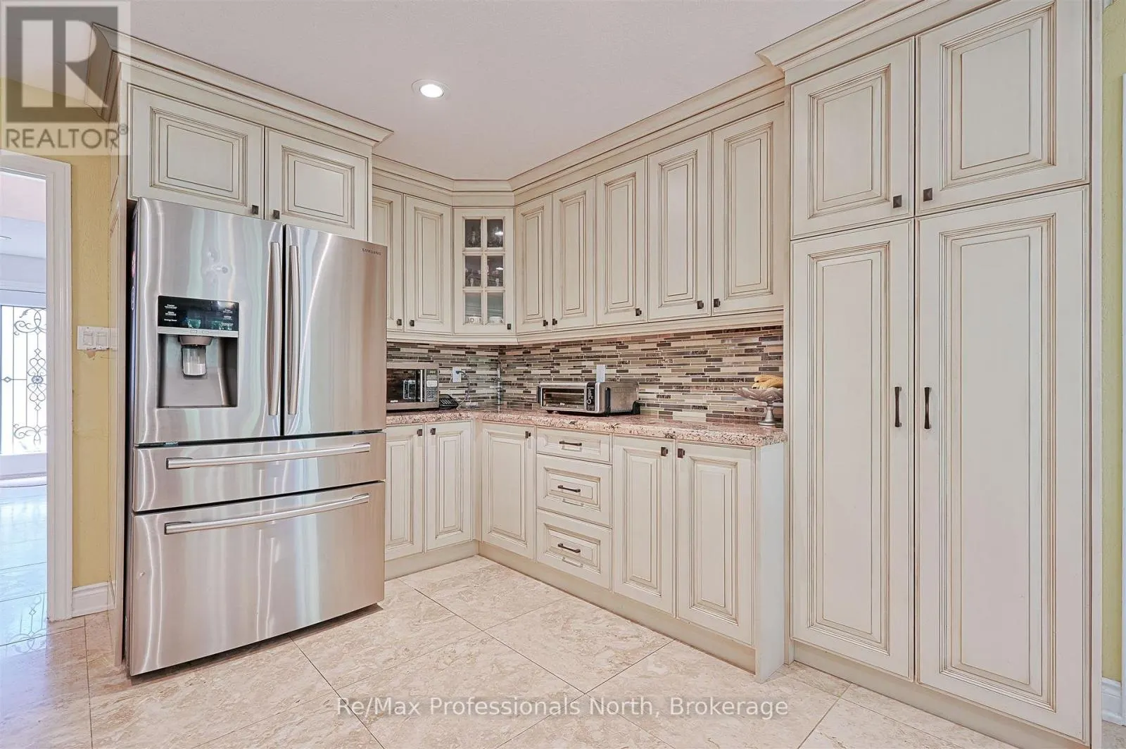 8 ELMSLEY DRIVE E