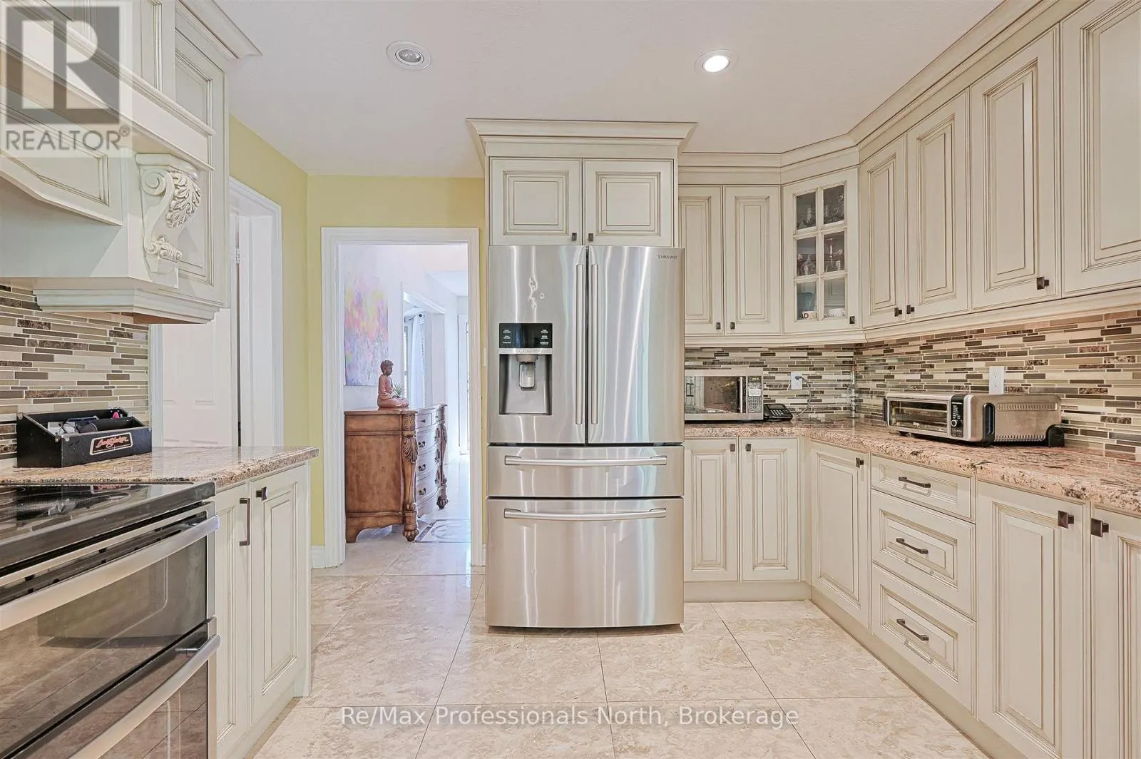 8 ELMSLEY DRIVE E