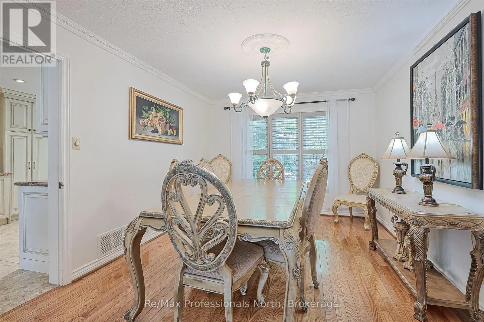 8 ELMSLEY DRIVE E