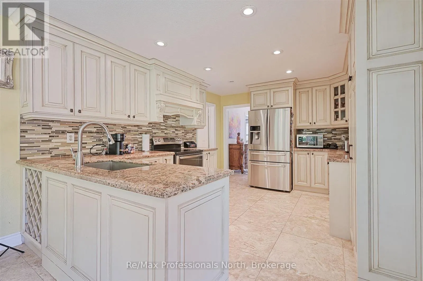 8 ELMSLEY DRIVE E