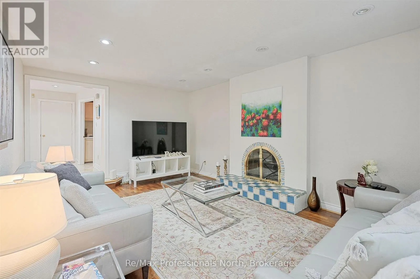 8 ELMSLEY DRIVE E