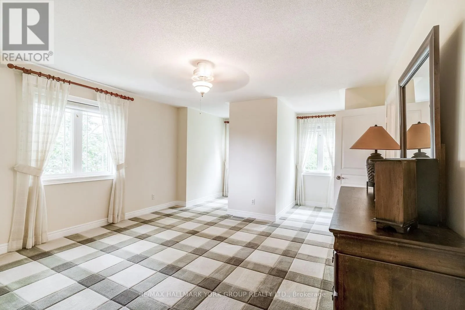 17 DUNCTON WOOD CRESCENT