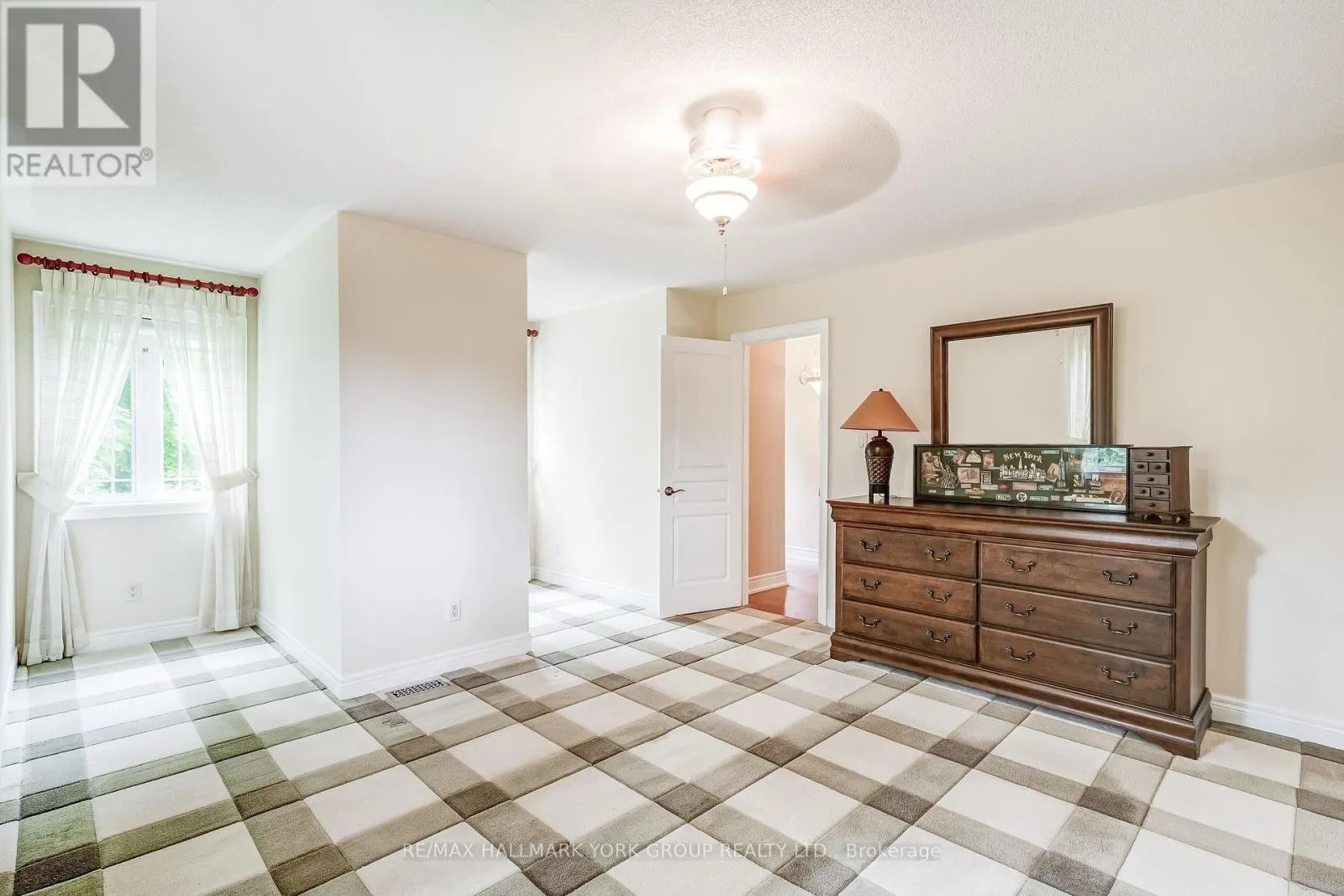 17 DUNCTON WOOD CRESCENT