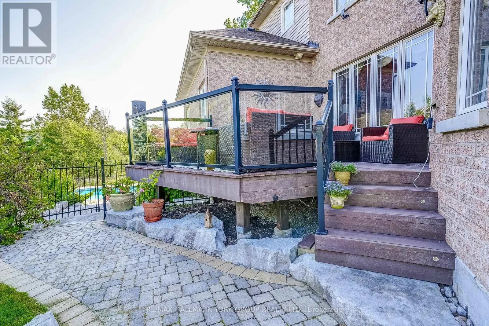 17 DUNCTON WOOD CRESCENT