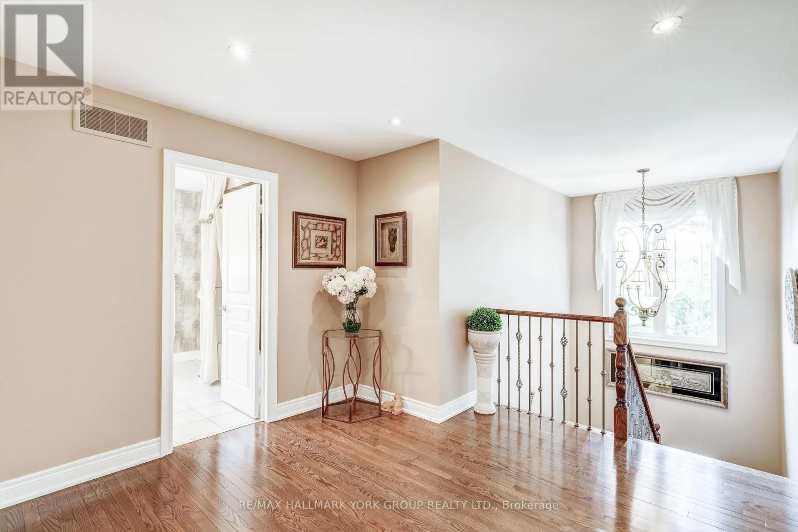 17 DUNCTON WOOD CRESCENT