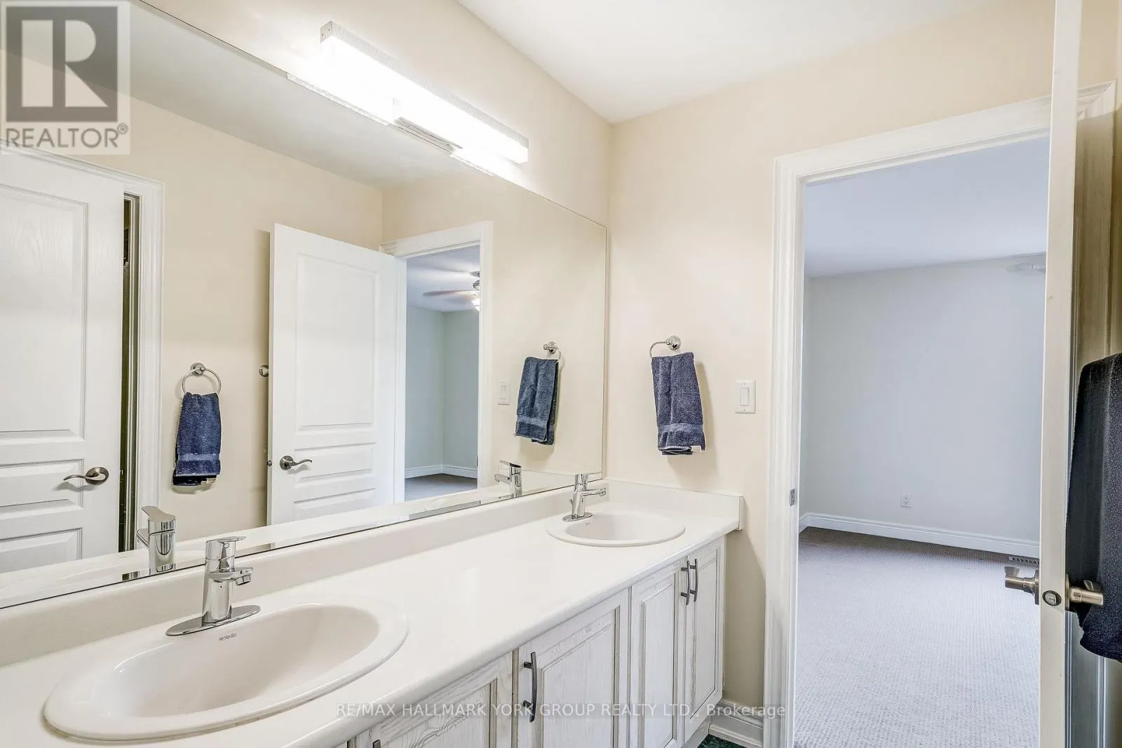 17 DUNCTON WOOD CRESCENT
