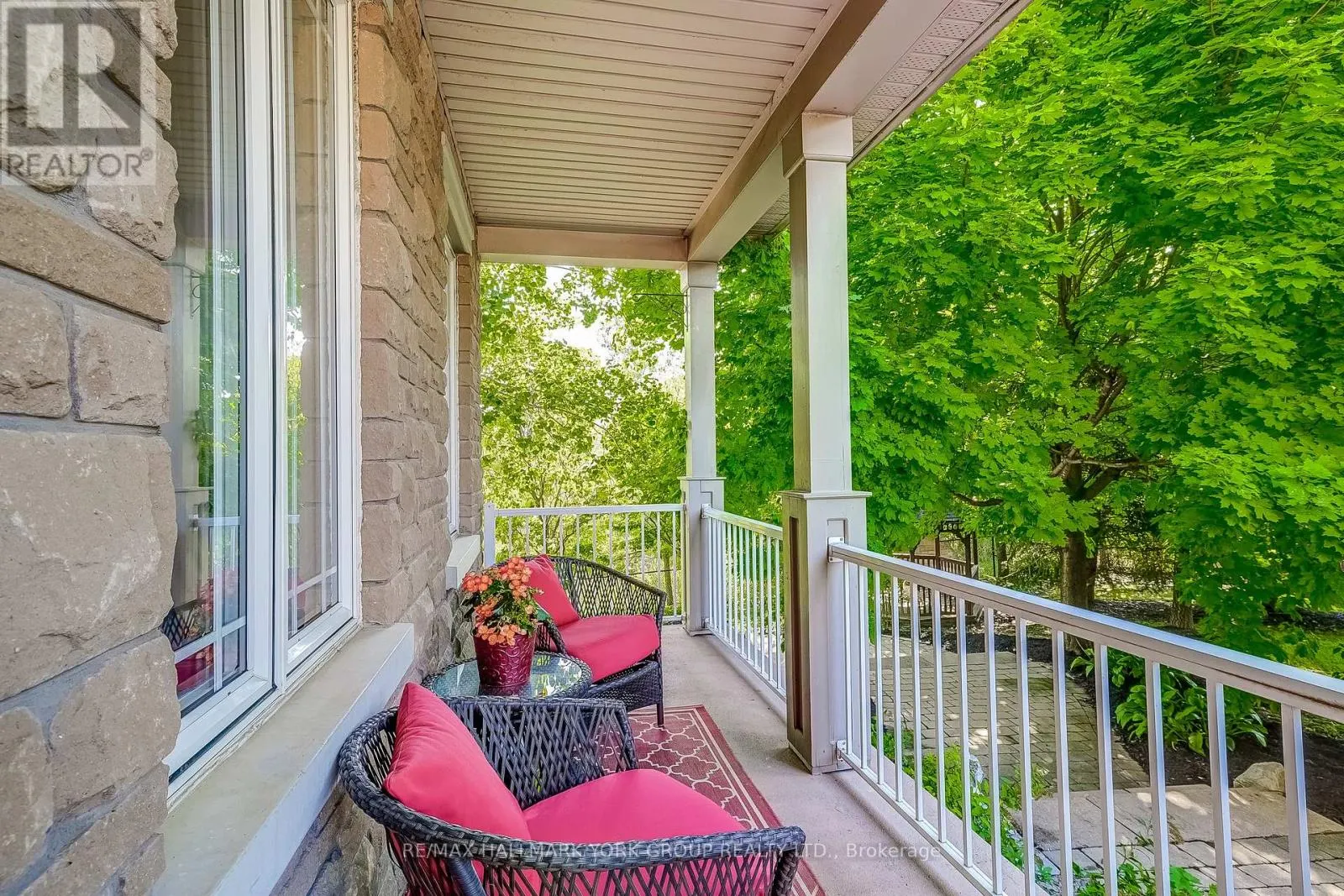 17 DUNCTON WOOD CRESCENT