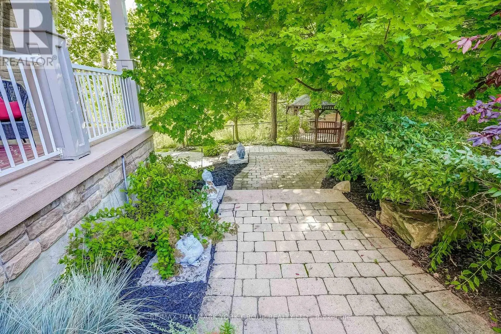 17 DUNCTON WOOD CRESCENT