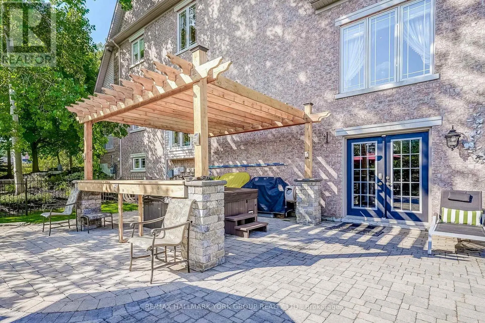 17 DUNCTON WOOD CRESCENT