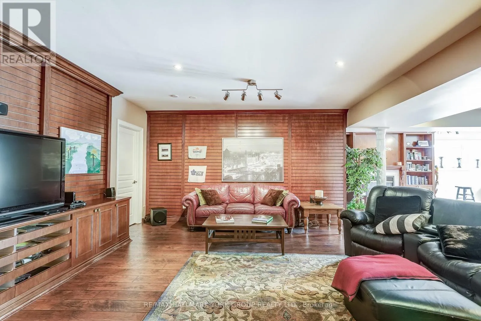 17 DUNCTON WOOD CRESCENT