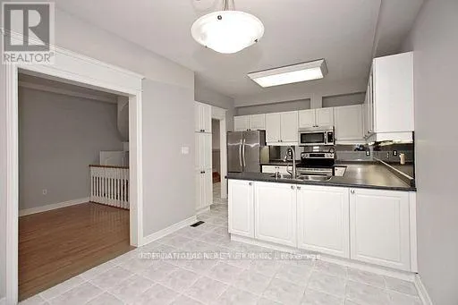 27 - 255 SHAFTSBURY AVENUE