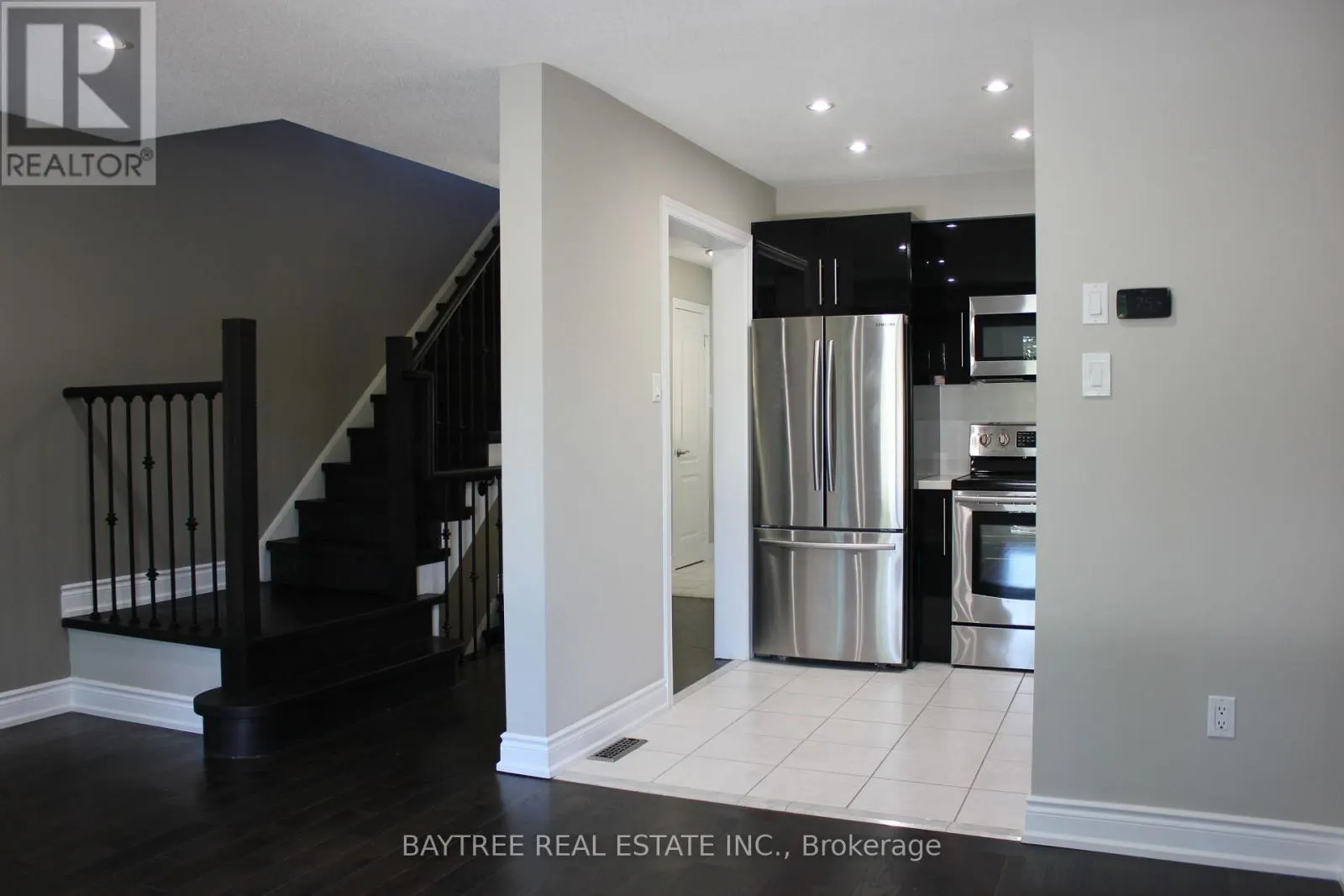 4 LARISSA COURT