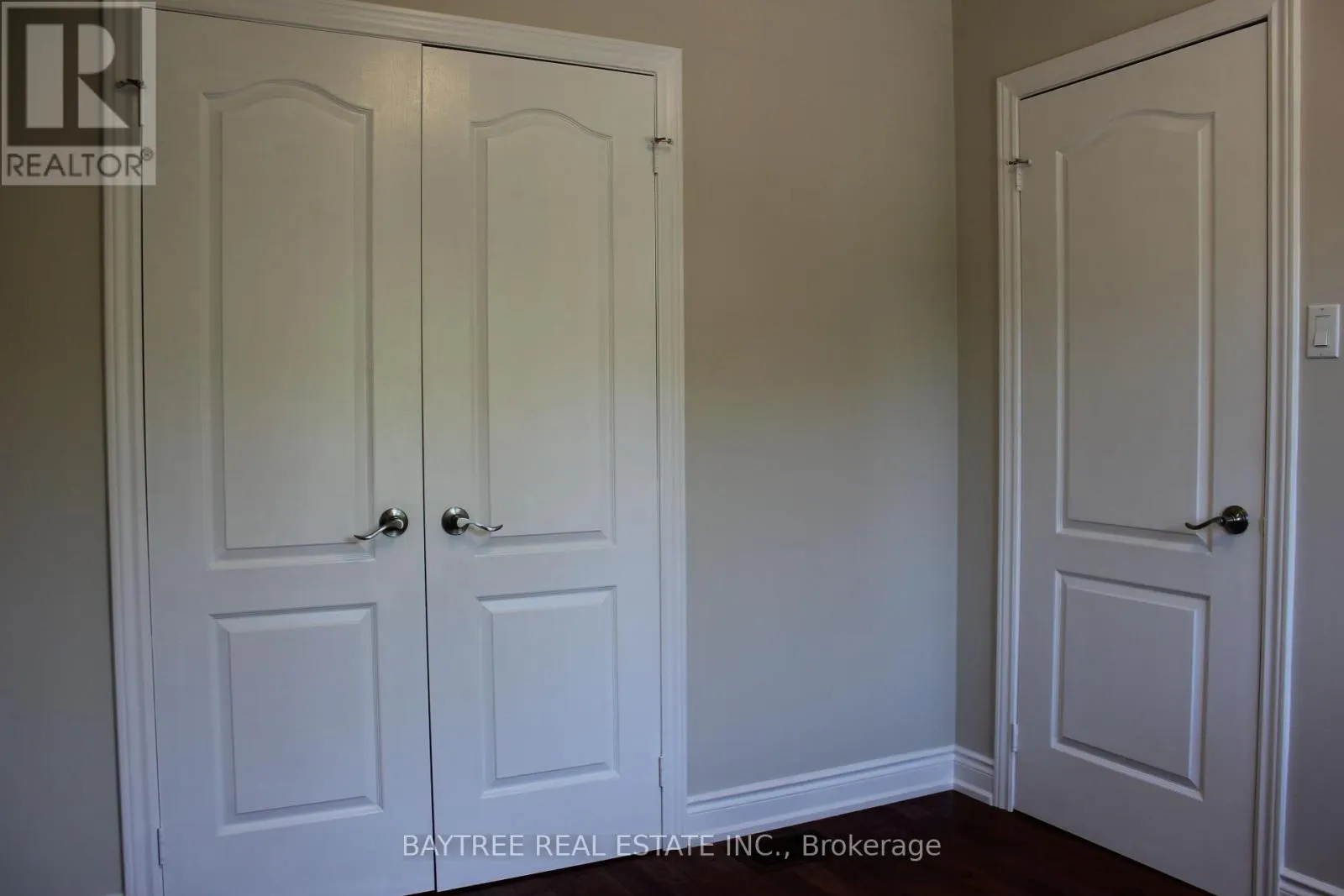4 LARISSA COURT