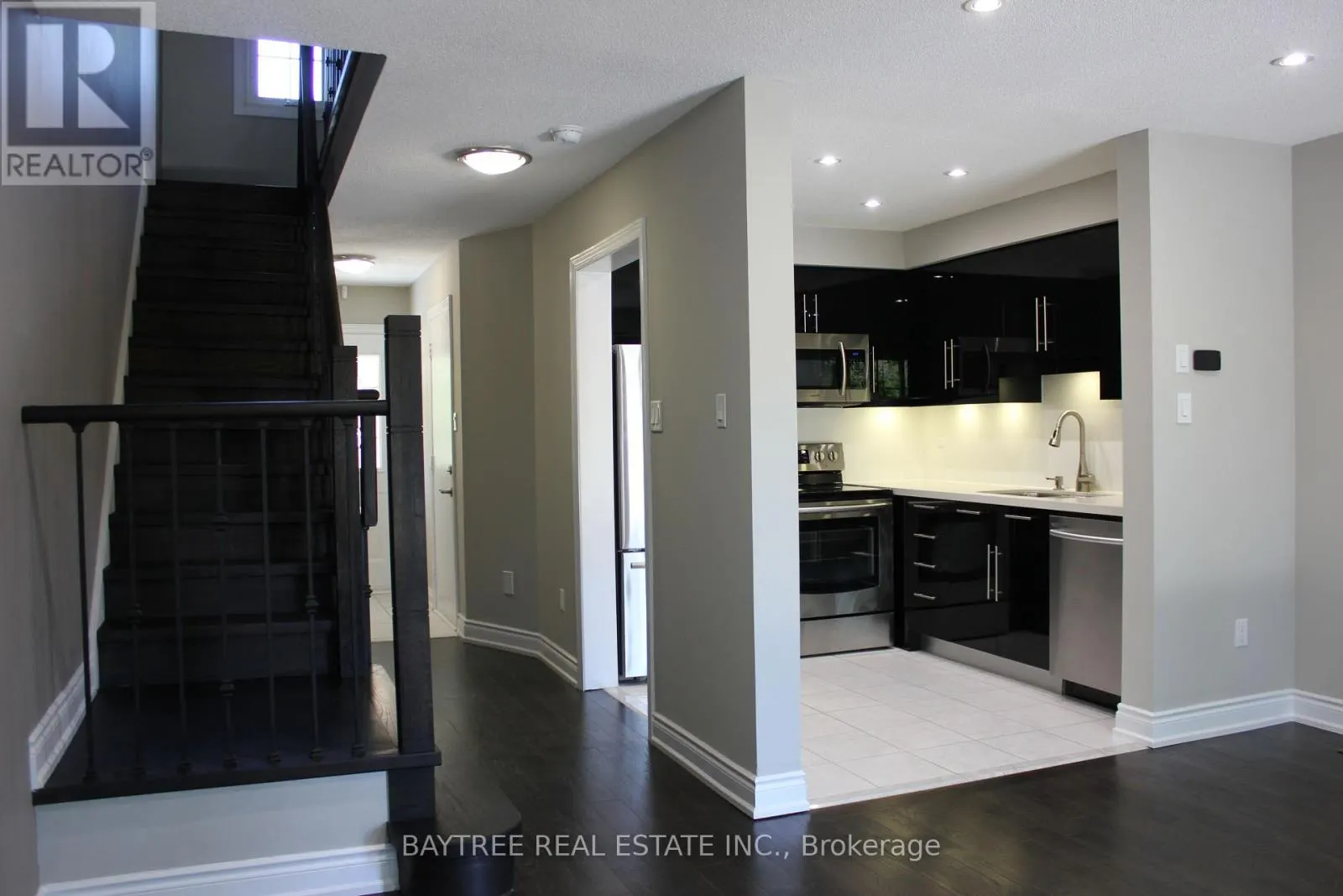4 LARISSA COURT