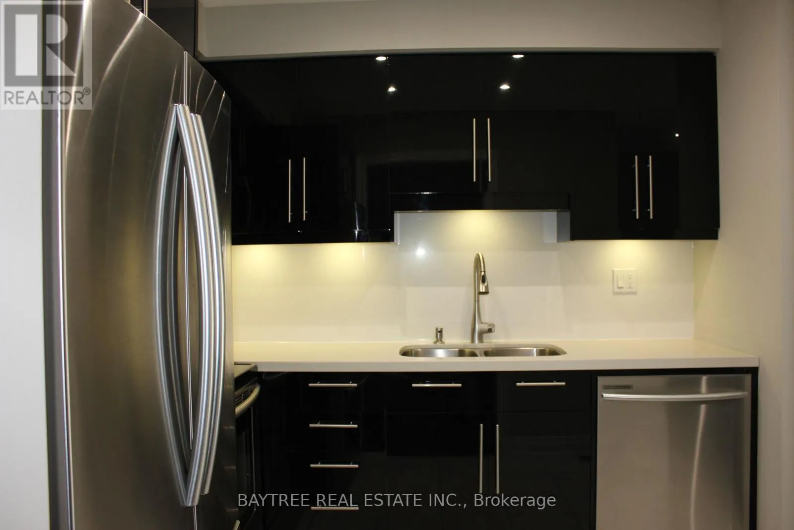 4 LARISSA COURT