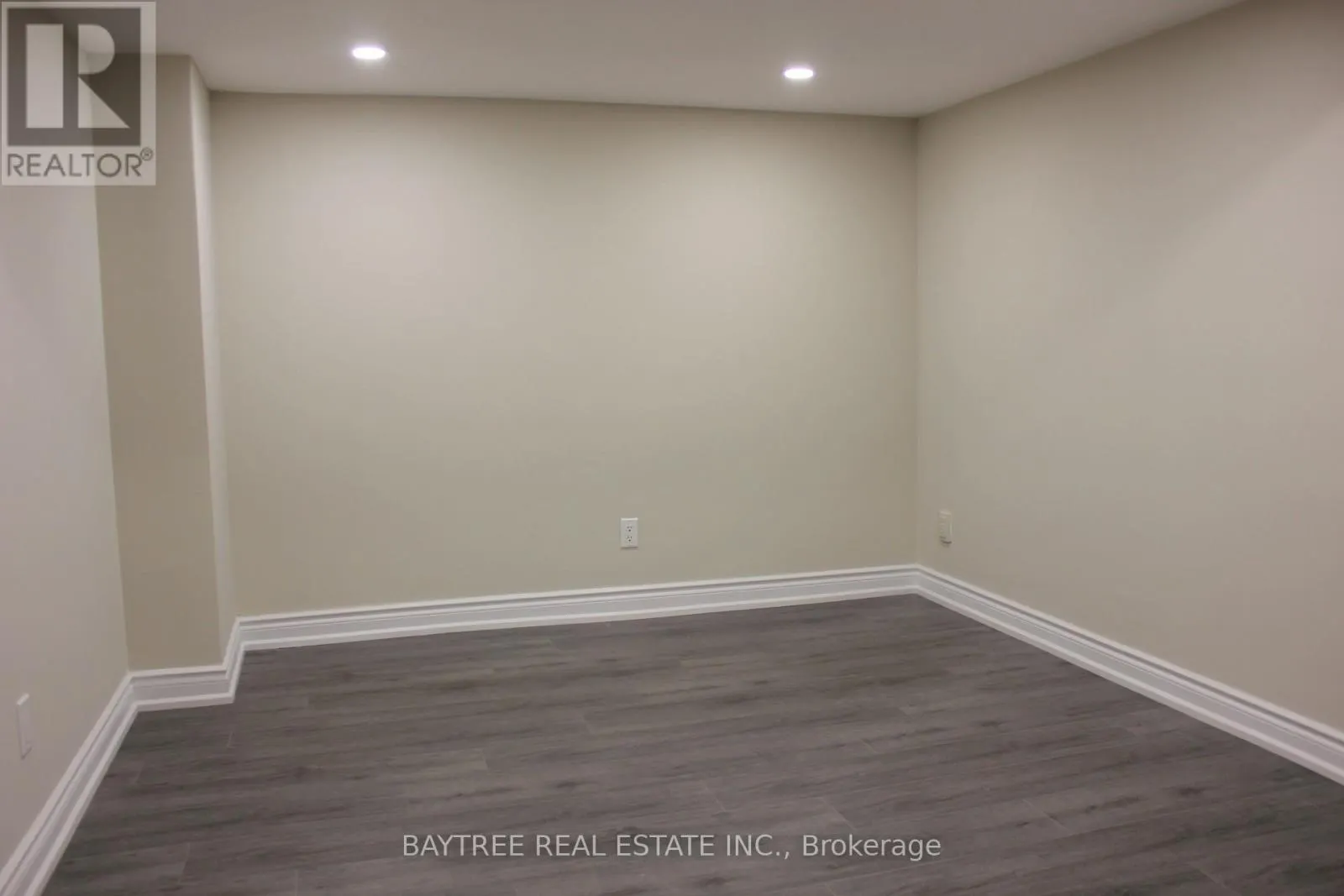 4 LARISSA COURT