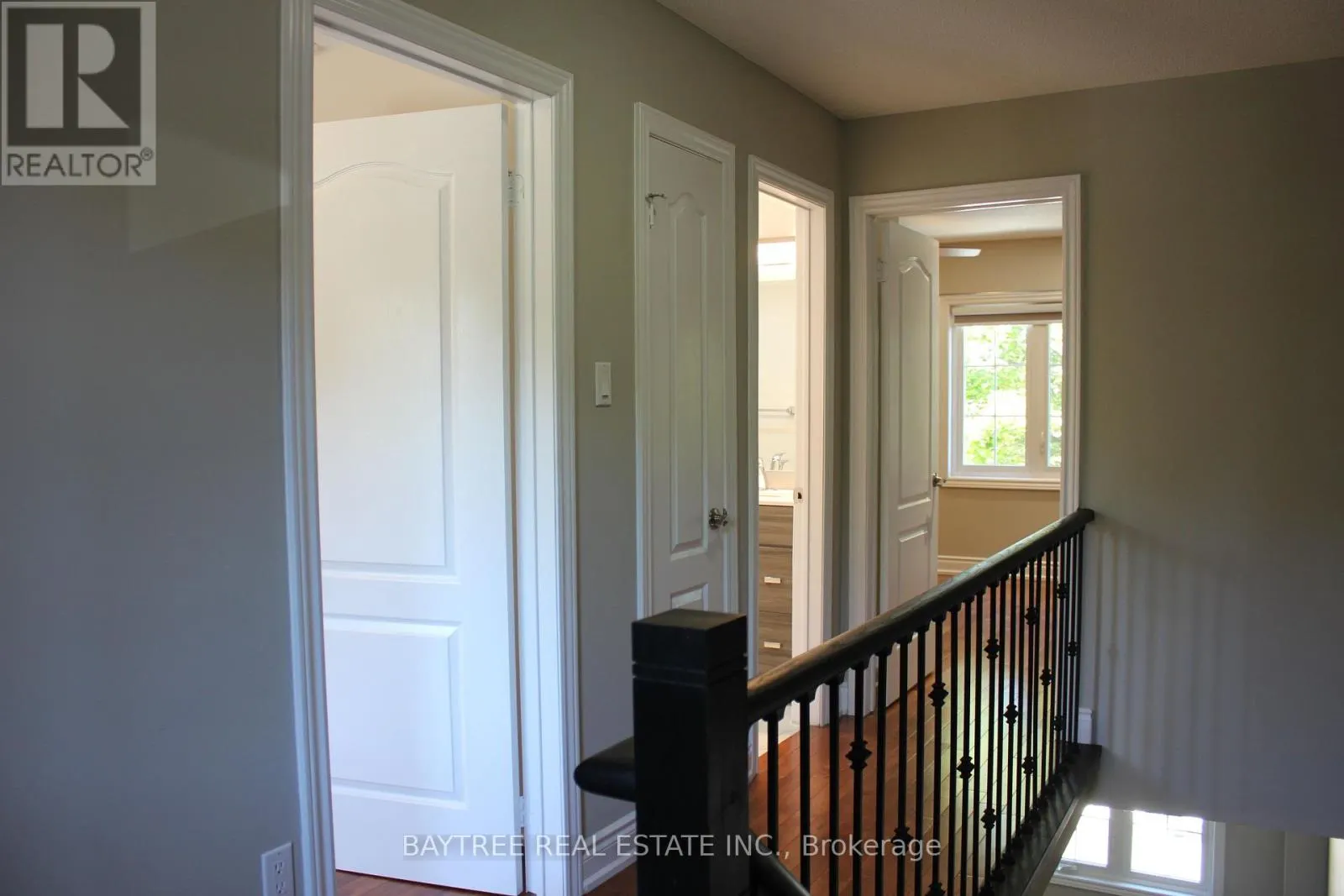 4 LARISSA COURT