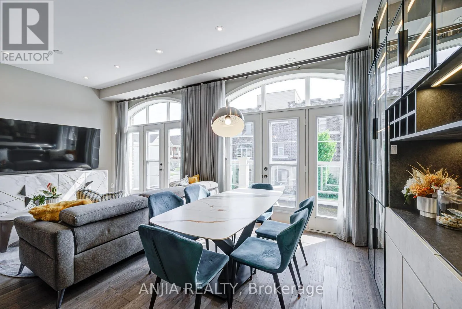 156 GLAD PARK AVENUE