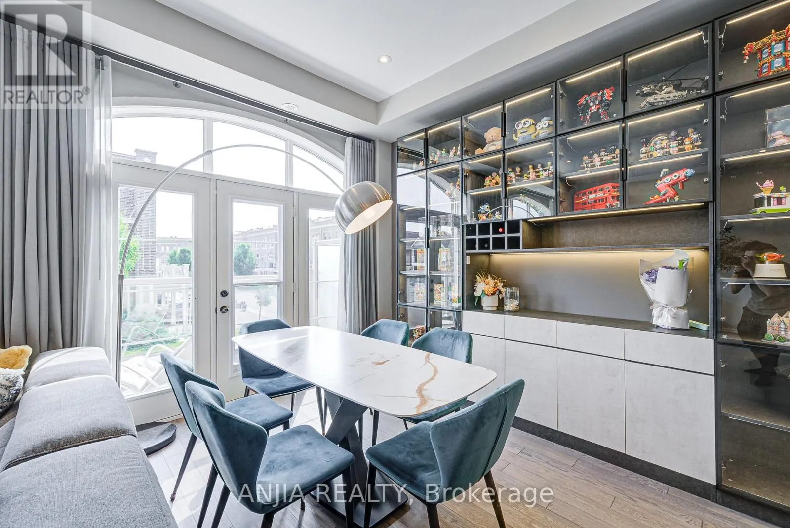 156 GLAD PARK AVENUE