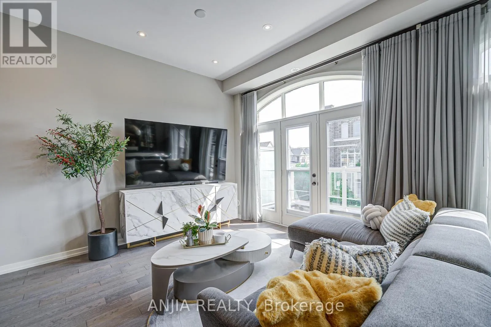 156 GLAD PARK AVENUE