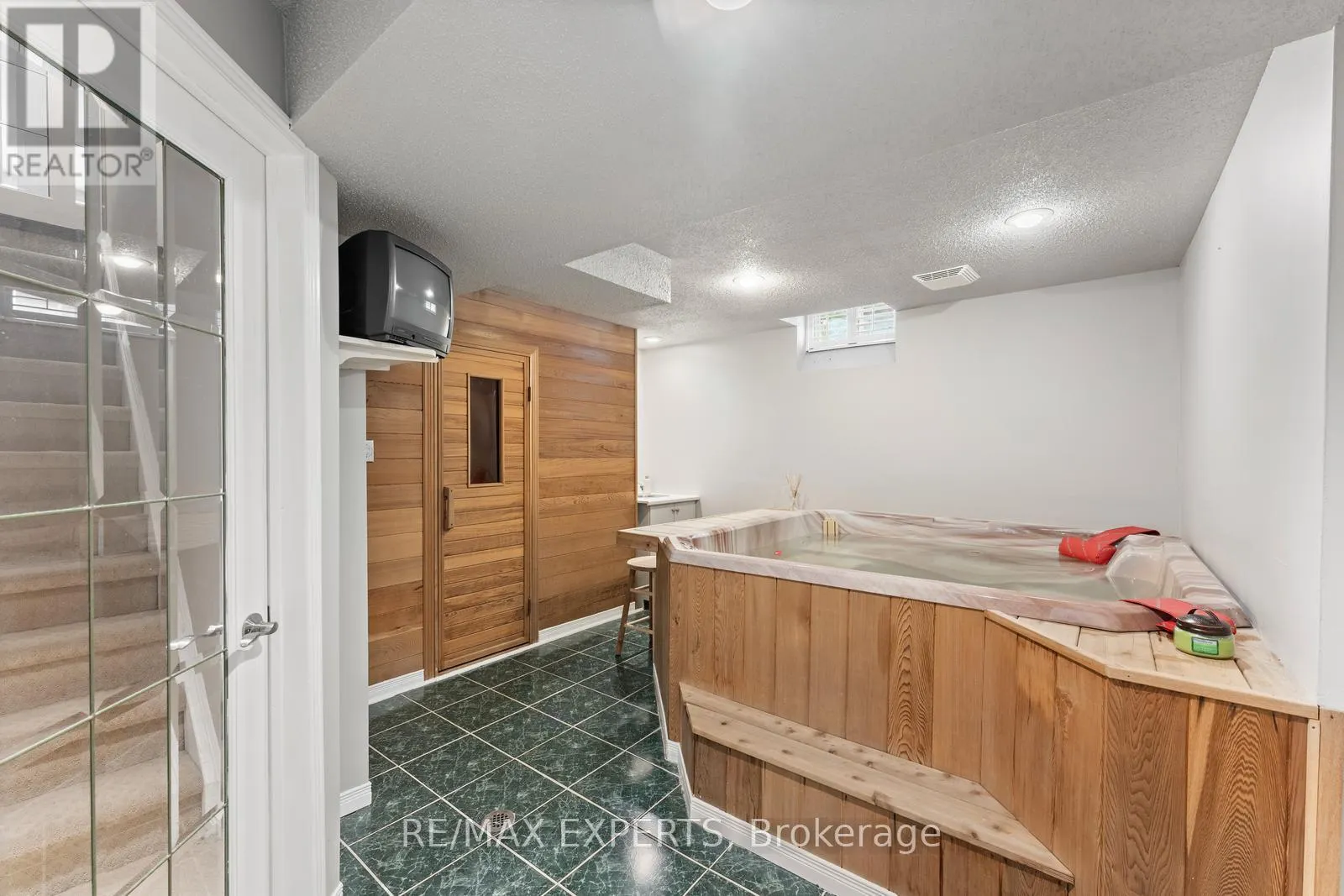 286 KIRBY CRESCENT