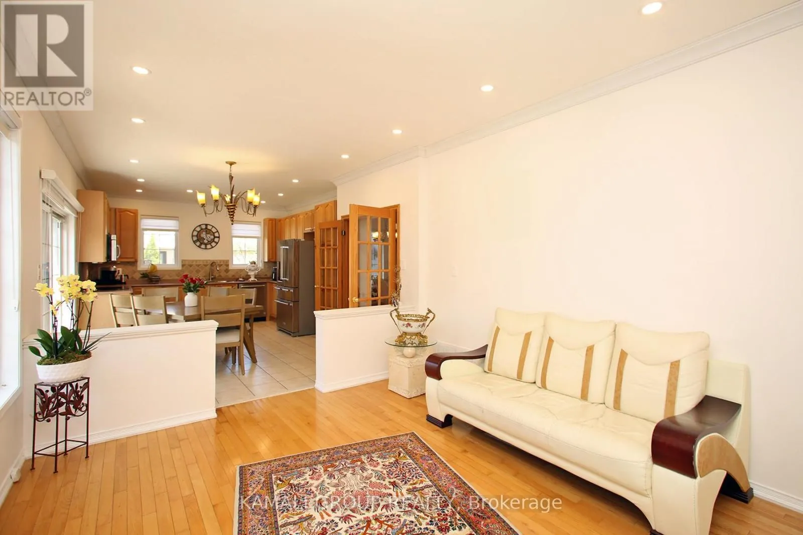 6 GLENIS GATE