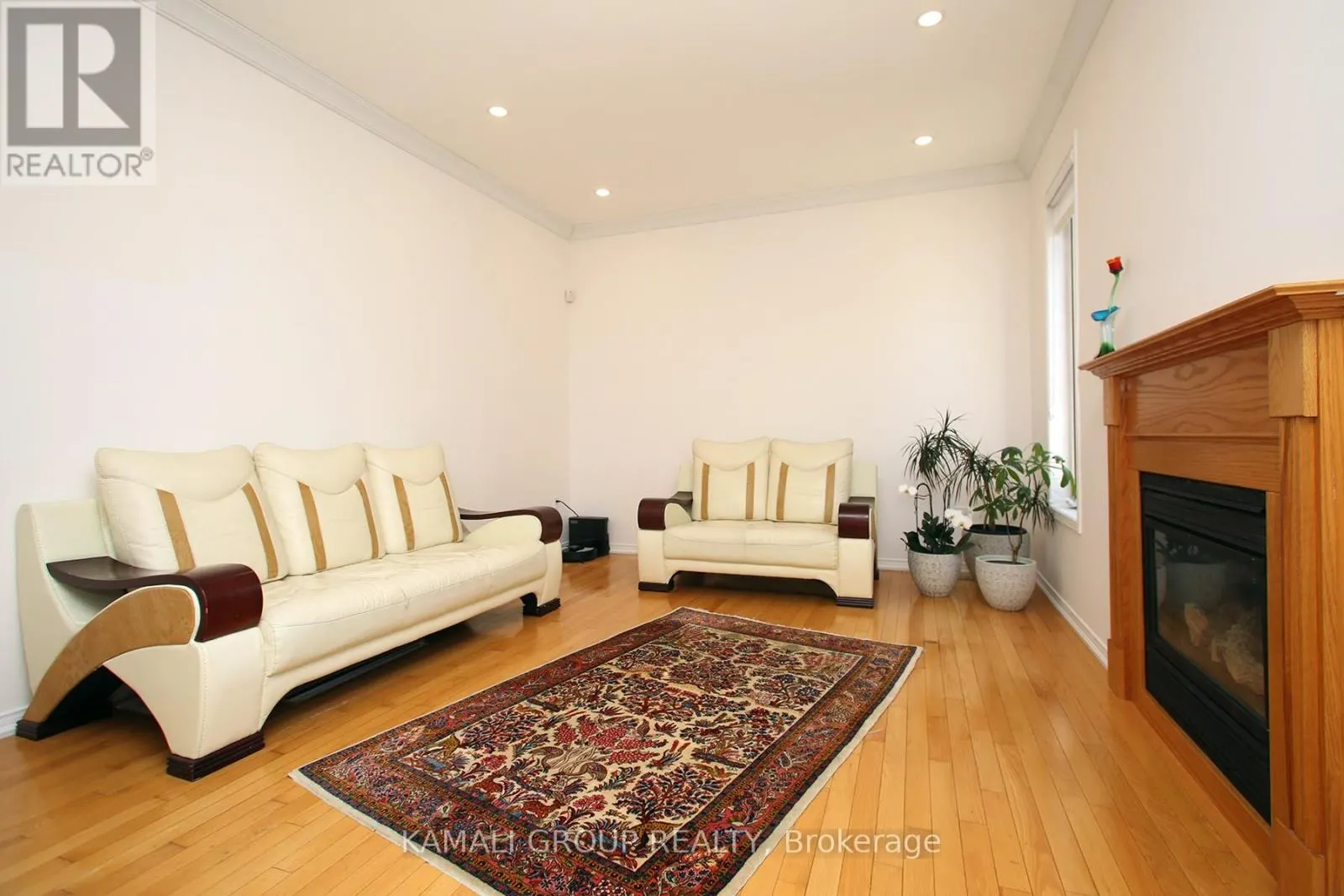 6 GLENIS GATE