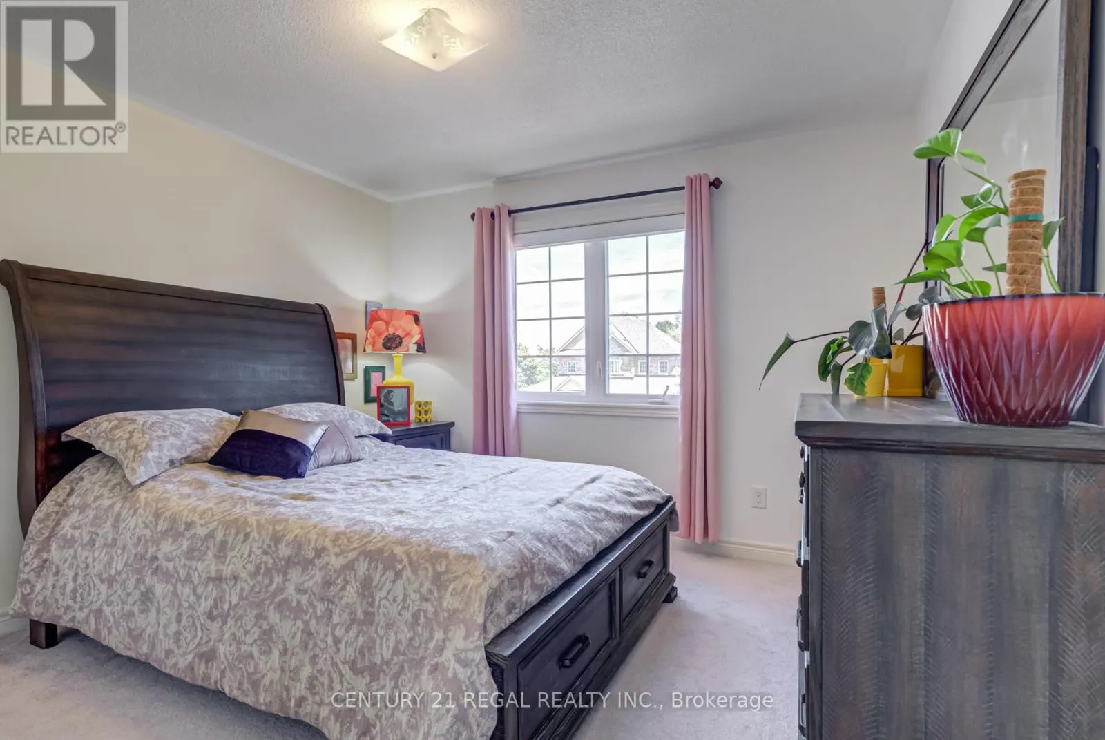 4 HAYFIELD AVENUE
